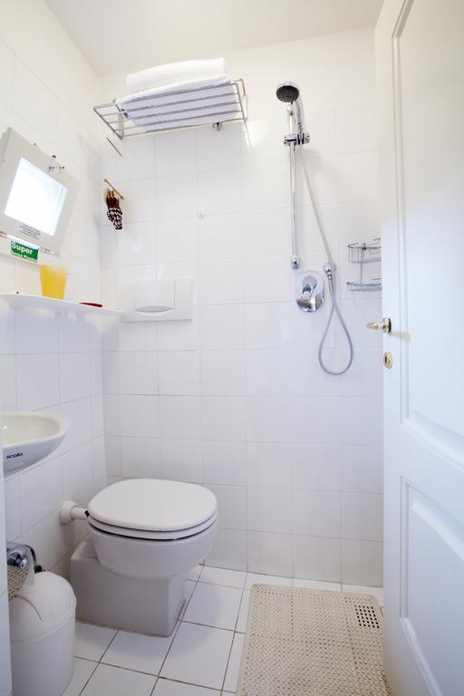 Topazio Levanto Quarto foto